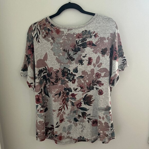 Reitmans Floral Tee, Size XL - Picture 2 of 5
